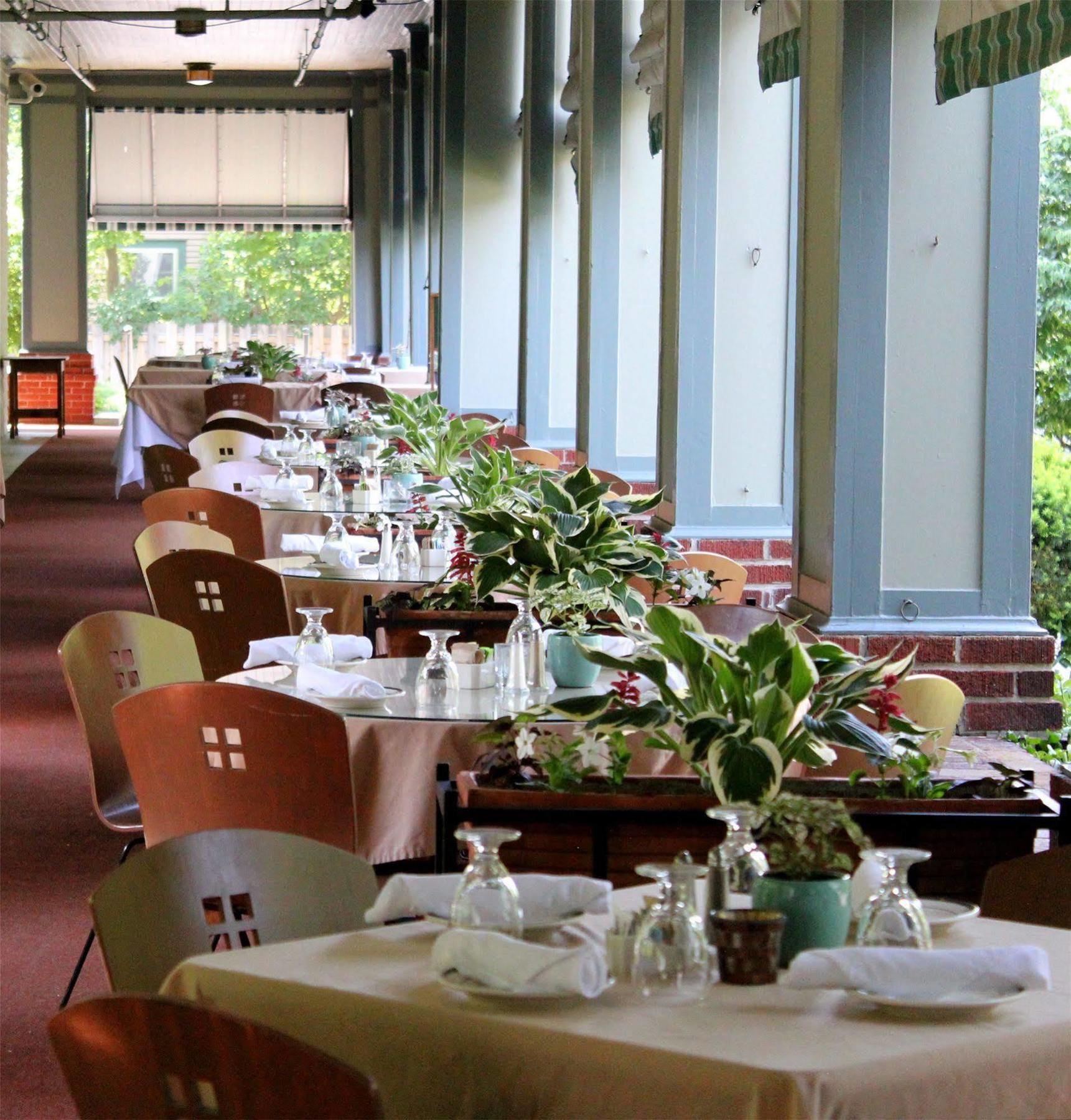 Roycroft Inn Іст-Орора Екстер'єр фото